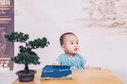 贺州三个月宝宝抬头不稳 贺州三个月宝宝抬头不稳